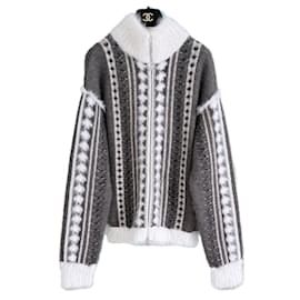 Chanel Cardigan Fluffy Icónico de Hielo Ártico 42 FR