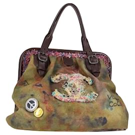CHANEL Handtasche aus Canvas und Leder mit Graffiti-Stickerei Khaki CC Auth 127134SM