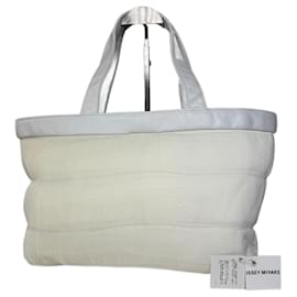 Borsa in pelle plissettata vintage Issey Miyake bianca