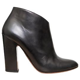 Stivaletti Alaïa in pelle nera con tacco a stiletto