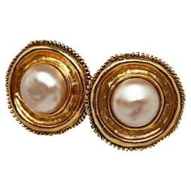 Orecchini a clip in perle placcati oro di Chanel