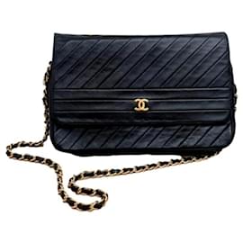 Chanel Classico Diagonale Medio Senza Tempo