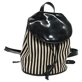 Mochila Salvatore Ferragamo de lona patentada negra y dorada Auth BA3113