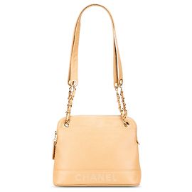 Bolso de hombro con cadena logo en caviar amarillo Chanel