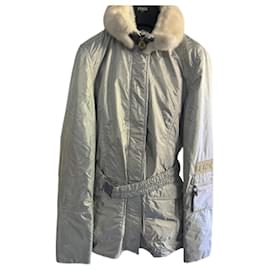 Chaqueta Fendi de nylon plateado con cuello de piel