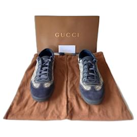 Tênis baixos Gucci azul camurça e lona GG