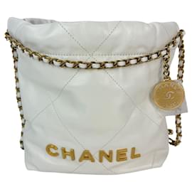 Borsa a tracolla Chanel 22 Mini in pelle di vitello lucida trapuntata bianca
