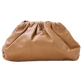 Clutch Bottega Veneta en cuero marrón