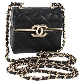 CHANEL Borsa a Spalla Matelassé con Catena in Pelle di Agnello Nera Oro CC Auth 127743SM