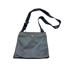 Pochette in satin grigio Prada