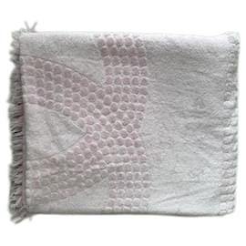 Toalla de baño Chanel rosa de algodón con logo CC