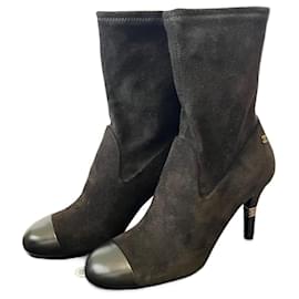 Botines Chanel de ante negro