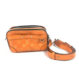 Portafoglio indossabile Louis Vuitton Taiga Rama Alpha