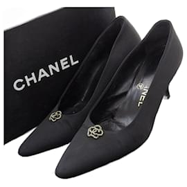 Tacchi in Satin Camelia Chanel Neri Taglia 38
