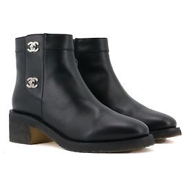 CHANEL - Botines Chanel CC en cuero negro (tamaño 37)