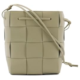 BOTTEGA VENETA - Borsa a spalla Bucket Cassette in pelle verde mare
