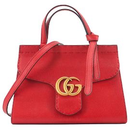 GUCCI - Gucci GG Marmont Schultertasche mit Oberem Griff aus rotem genarbtem Leder