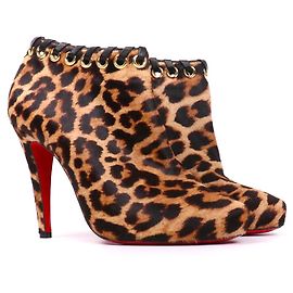Christian Louboutin LOUBOUTIN - Louboutin Ostri Stiefeletten aus Leopardenmuster-Ponyskin (Größe 38)