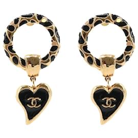 CHANEL - Orecchini a forma di cuore Chanel in metallo dorato