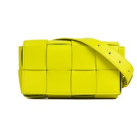 BOTTEGA VENETA - Bolsa de cinto mini Cassette Bottega Veneta em couro anise liso