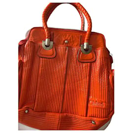 Chloé Große Heloise Sánchez Tasche aus gepoliertem Lackleder in Orange