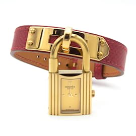 Hermes Kelly watch.- Single strap red leather bracelet signed Hermès.