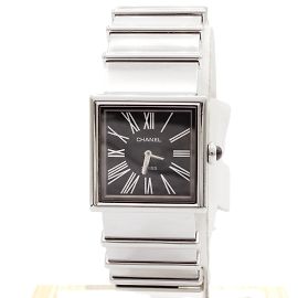Chanel Mademoiselle Uhr aus Stahl.