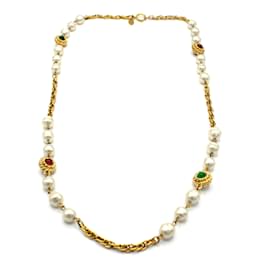 Collana barocca Chanel.
