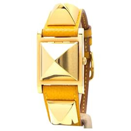 Montre femme Hermès Médor en plaqué or.