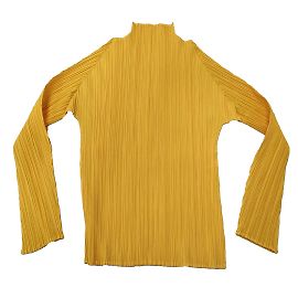 Muy bonito top Issey Miyake Pleats Please.