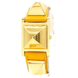 Superbe montre pour femmes Hermès Médor plaquée or.