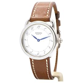 Montre Arceau d'Hermès (Modèle AR5.210), entièrement révisée dans notre atelier et livrée avec une garantie d'un an.