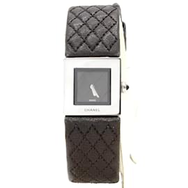 Chanel Matelassé Uhr.