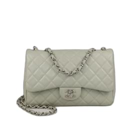 Borsa Chanel Jumbo Classic in caviar trapuntato verde menta