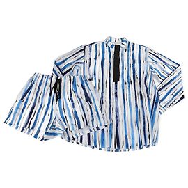 Christopher Kane Weiß/Blaue gestreifte Lederbesatz Hemd mit Knöpfen und Mini-Shorts mit Kordelzug Set
