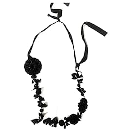 Collana in tessuto e perline Prada
