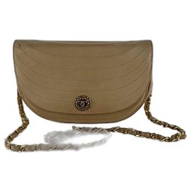 Chanel Halbmond beige
