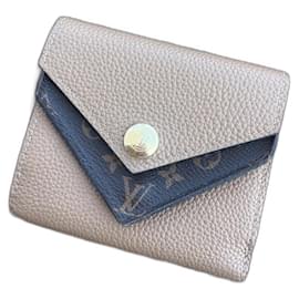 Billetera Compacta Doble V Monograma Louis Vuitton Marrón