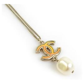 Collana in oro Chanel con perle finte