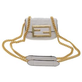 FENDI Zucca Canvas Nano Baguette Schultertasche aus Leder Weiß Auth 47061V