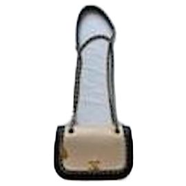 Borsa a spalla Chanel in pelle beige con finiture dorate