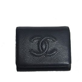 Cartera tri-fold de piel de ternera granulada negra Chanel