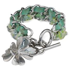 Chanel Pulsera CC con Charms de Suerte en Cadena Verde/Plata