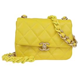 Borsa a tracolla mini Candy in pelle trapuntata gialla di Chanel