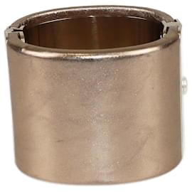 Bracciale largo in oro rosa CC di Chanel
