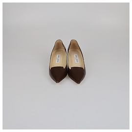 Décolleté a punta Avril in marrone scuro di Jimmy Choo