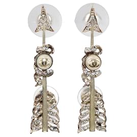 Orecchini Chanel in metallo dorato con cristalli e perle finte CC Arrow