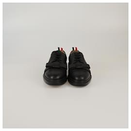 Brogues Longwing Negros con Detalle de Lazo Thom Browne