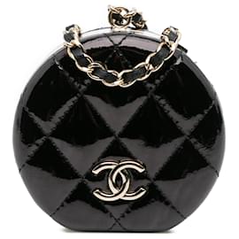 Collana a catena con specchio rotondo in pelle verniciata trapuntata nera di Chanel