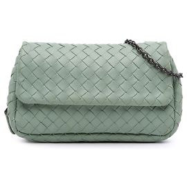 Bottega Veneta Mini Nappa Intrecciato Verde con Catena Espandibile e Patta Incrociata